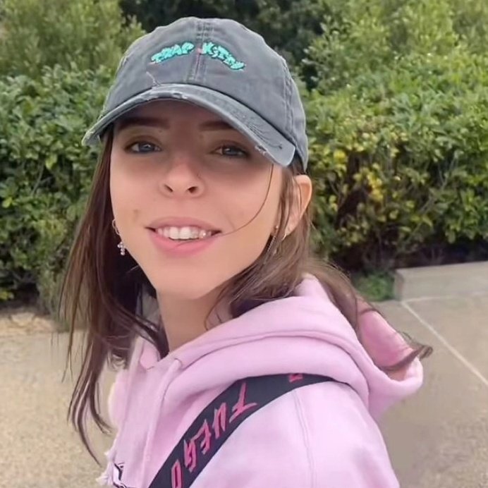 it's Cara🖤🦂 tweet media