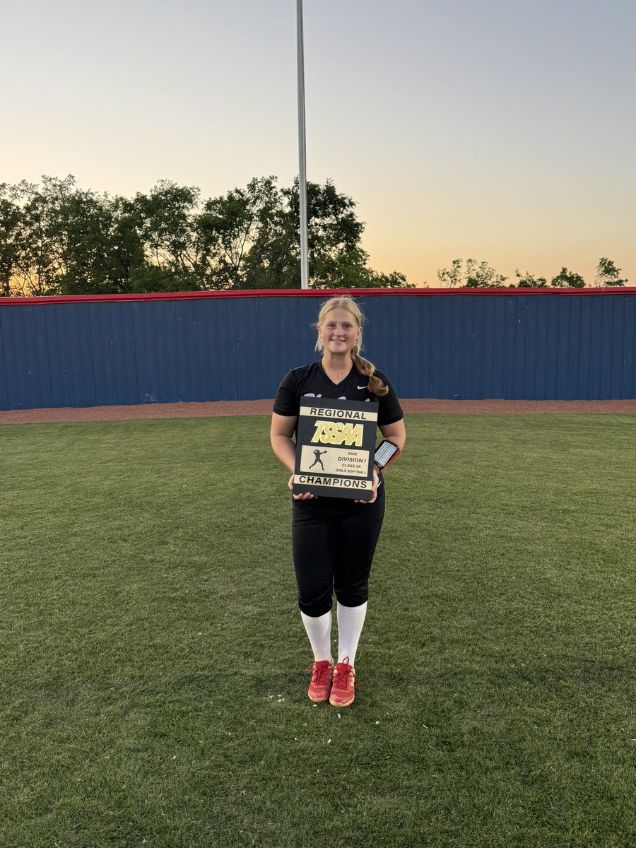 Caylei_Jones22's tweet photo. REGIONAL CHAMPS 🏆🐺
The Wolves are moving on after a 3-1 win over Springfield!

💣#8 left the yard tonight and could not have come at a better time.

So thankful to be a part of this team!!

@LibertyCreekSB @klcright_11 @kelseygross17 @ALFC2028 @BelmontSoftball @canfield_faith @ekuba_25 @LauraMatthews12 @LipscombSB @CoachKRyman @TNUsoftball @Dawsie12 @betyree @MainStreetPreps @lauradukes23 @BaileyVDickey @NashvillePreps
