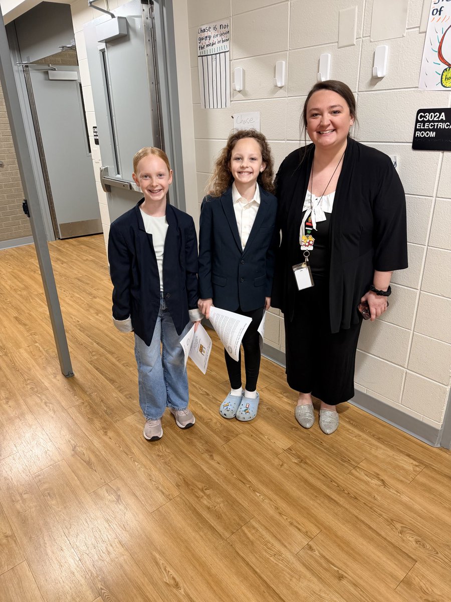 HaileyHartford's tweet photo. Mrs. Christensen did a FABULOUS job setting up this mock trial! I was amazed at all of the work these cardinals did to make this day such a success! ♥️ #sd113a #centralcards https://t.co/SfnwiPTFDq