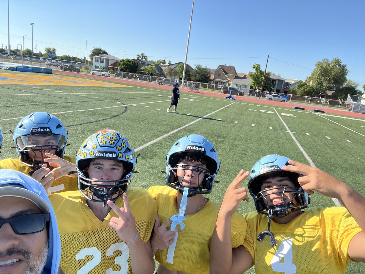J_MoraSaenz's tweet photo. ☀️ out but the #DarkHorses are still putting in the work at the lab!!! Keep improving everyday guys!!! #WeRunAsOne #BeBetterBeBlue #GetaPicTakeaPic #Moravation https://t.co/uoc2dOrK1A
