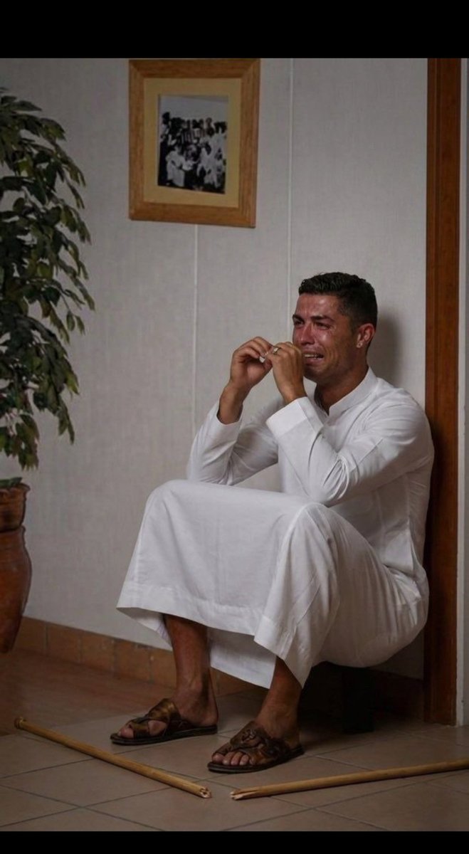 ThisIsGK10's tweet photo. @FabrizioRomano Ronaldo and all his fans watching right now 😭 https://t.co/ZNEYupYT3P