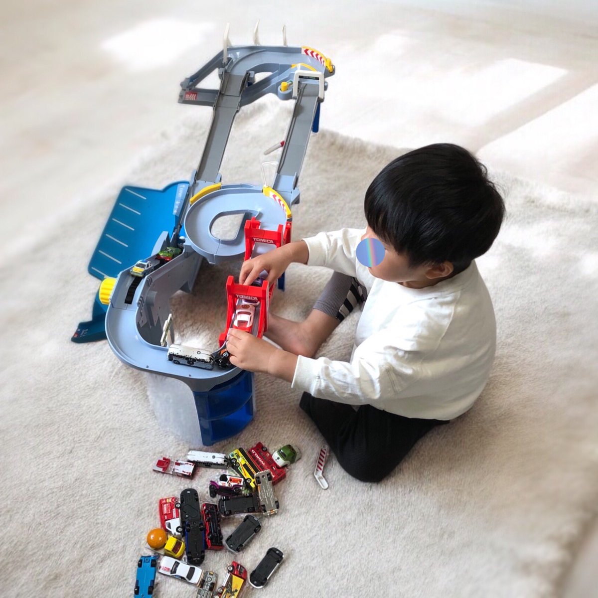 登園前の一枚。 買いました。 2wayにぎやか高速道路。 今まで