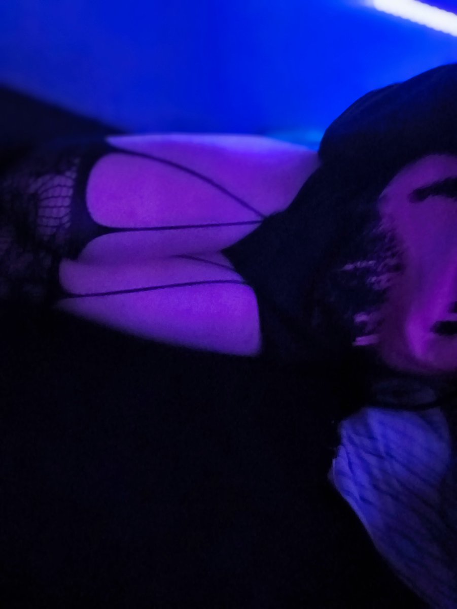 Kami697w7's tweet photo. U like this lingerie? Does it look good on me? #femboy #femboyfashion #femboychile #twink #latino #trap #Thighs https://t.co/VKZPe3mGYr