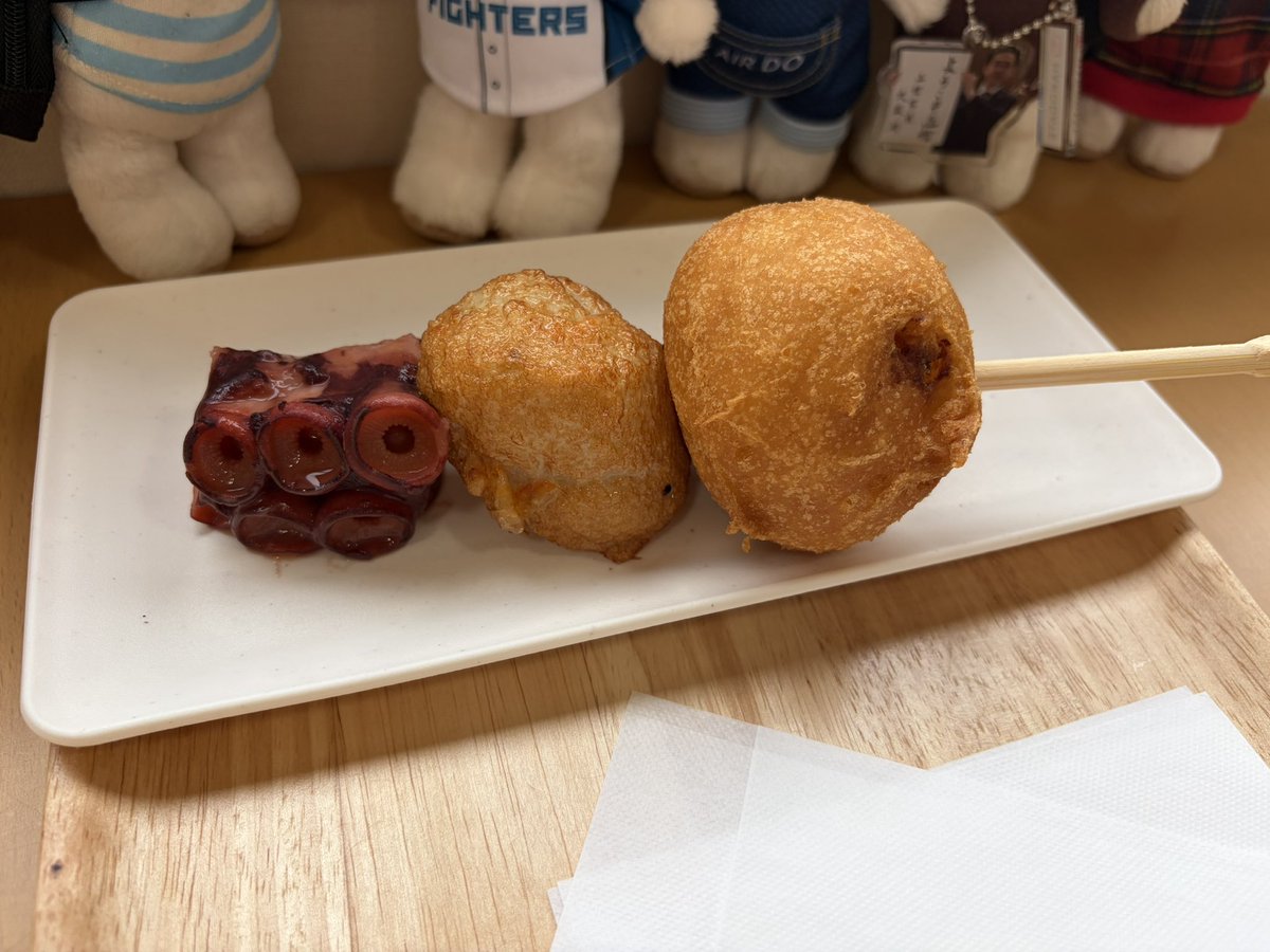 zaginde_si_su_'s tweet photo. ＃おんえあどぅ で紹介されて以来ずっと食べたいと思っていた道の駅・はなやか小清水の「なんだこりゃスティック」とようやくご対面
なんだこりゃむちゃくちゃ美味いな。
2本普通に食べられるって紹介されていて「またまたぁ〜」って思っていたけど、これほんとに2本は軽い。100本くらいイケる← https://t.co/MKoBJyStIM