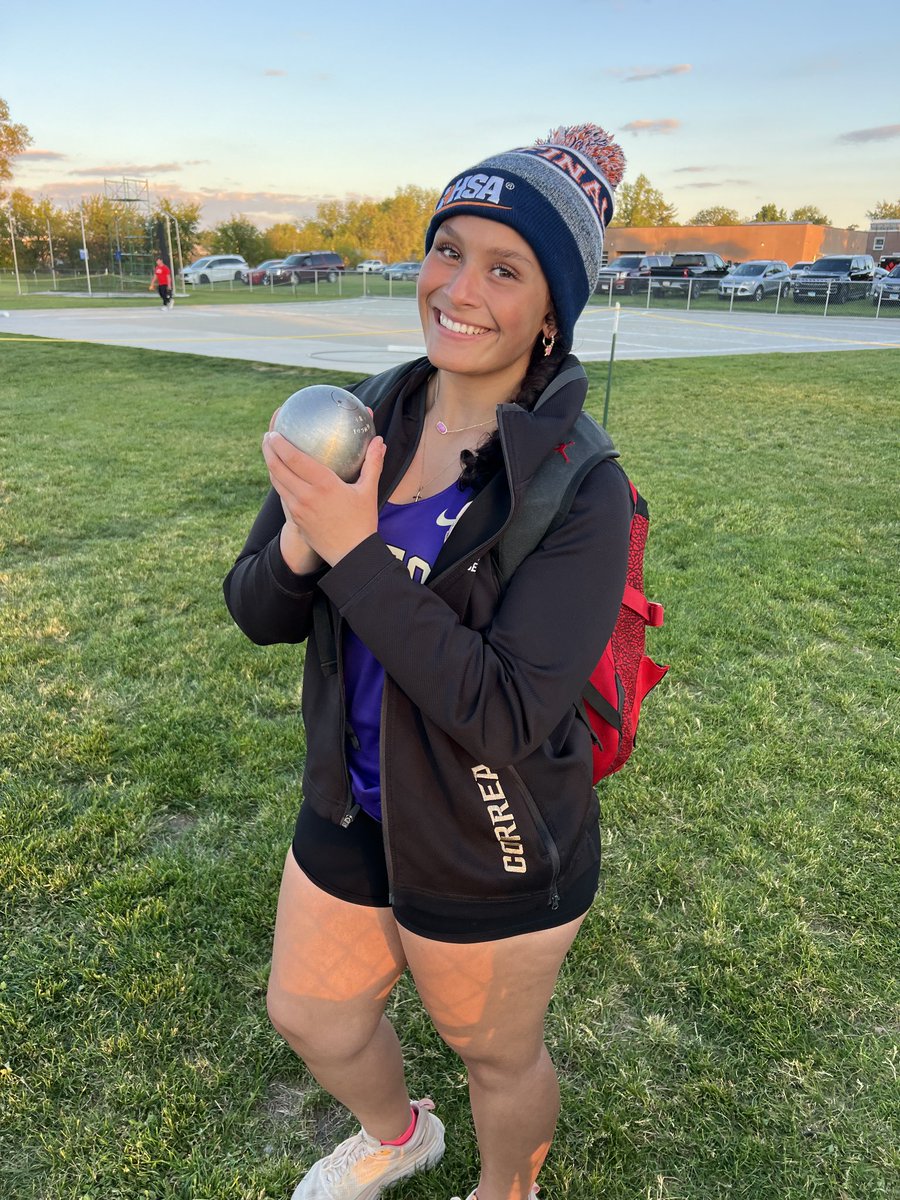 CHS_GiantsSB's tweet photo. Congratulations @MakCorrea08 on qualifying for state in shot put tonight! Proud of ya! https://t.co/xalqr2HC0c