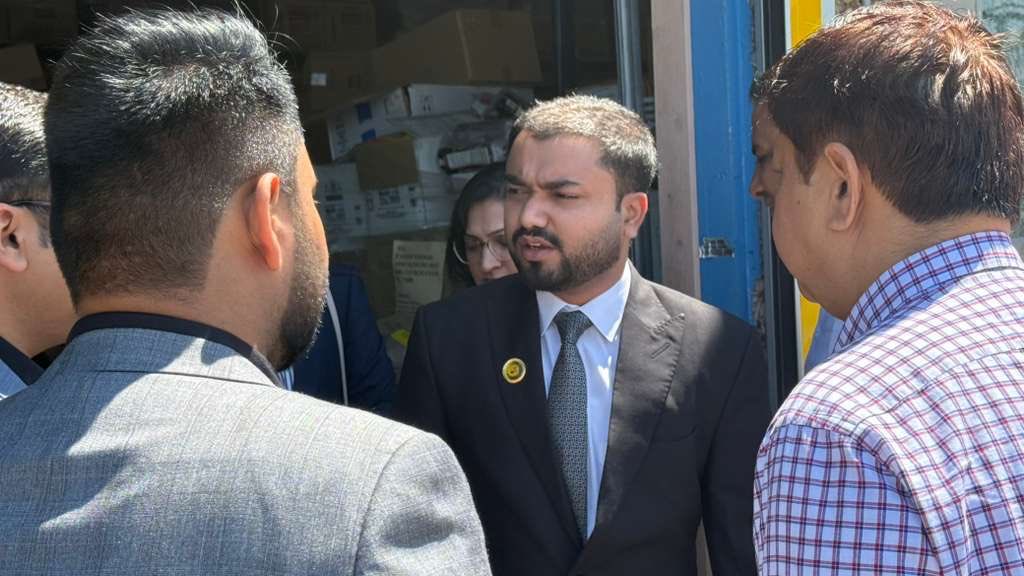 Pakinhouston's tweet photo. The REAP delegation visited Famous Foods Inc. in Houston for a detailed briefing on U.S. rice-market structure, consumer preferences, distribution channels, packaging/SKU requirements and retail trends across South Asian, Halal and mainstream food segments.
#PakistanRice https://t.co/D1KfFzpVeb