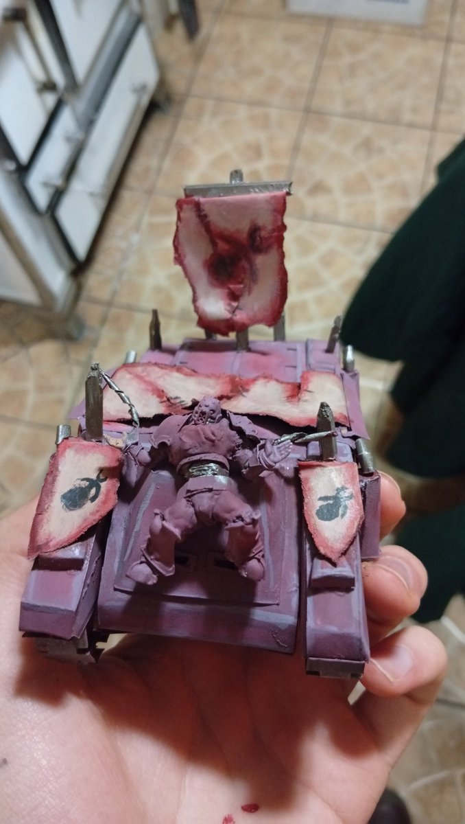 Eldonwea01's tweet photo. @40ktrasfondo Fuera de temas pero, que opina del Rhino de paperhammer que hice para mis Hijos del Emperador? https://t.co/23hYo91CUj