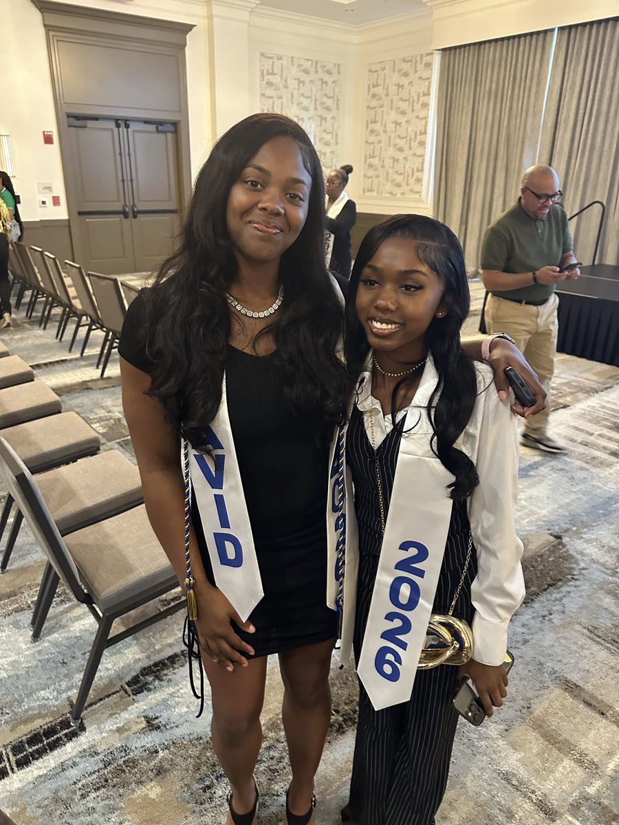 Moonk1102's tweet photo. My girl continues to shine like the diamond she is. 💎💎 Great things are in store for this scholar-athlete, and I can’t wait to watch her soar!

The Peay is getting an outstanding student-athlete with excellent character, leadership and heart. 

#AustinPeayBound
#Papaisproud🕊️ https://t.co/7BTpQ7bSV7
