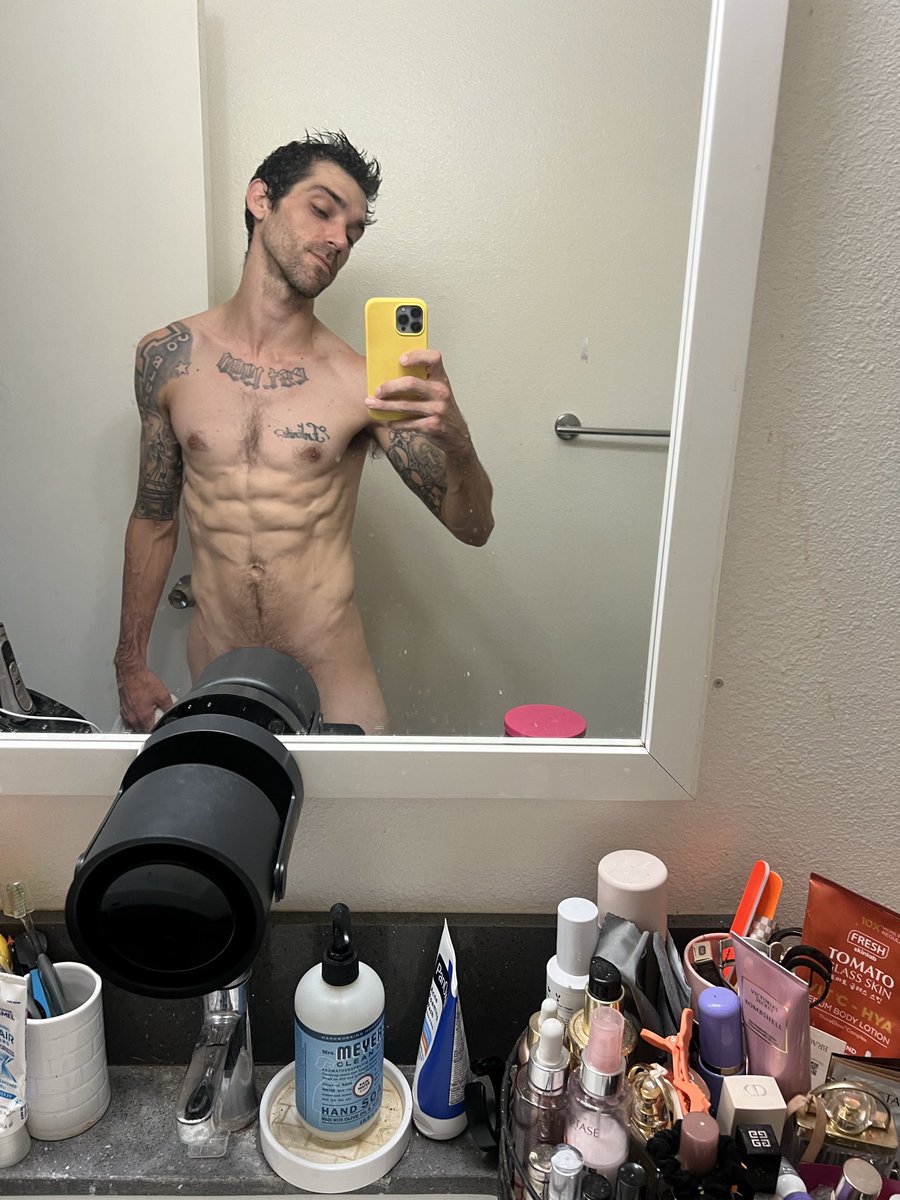 bittersweetdank's tweet photo. Clean now… for the moment.

#FreshOutTheShower #ShowerPic #FitGuys #SixPack #Abs #GymBody #ThirstTrap #GayX #HotGuys #BodyCheck #MuscleBoy #PrettyBoy #NSFW #MenOfX #AfterDark https://t.co/gcyfoKo6Dd