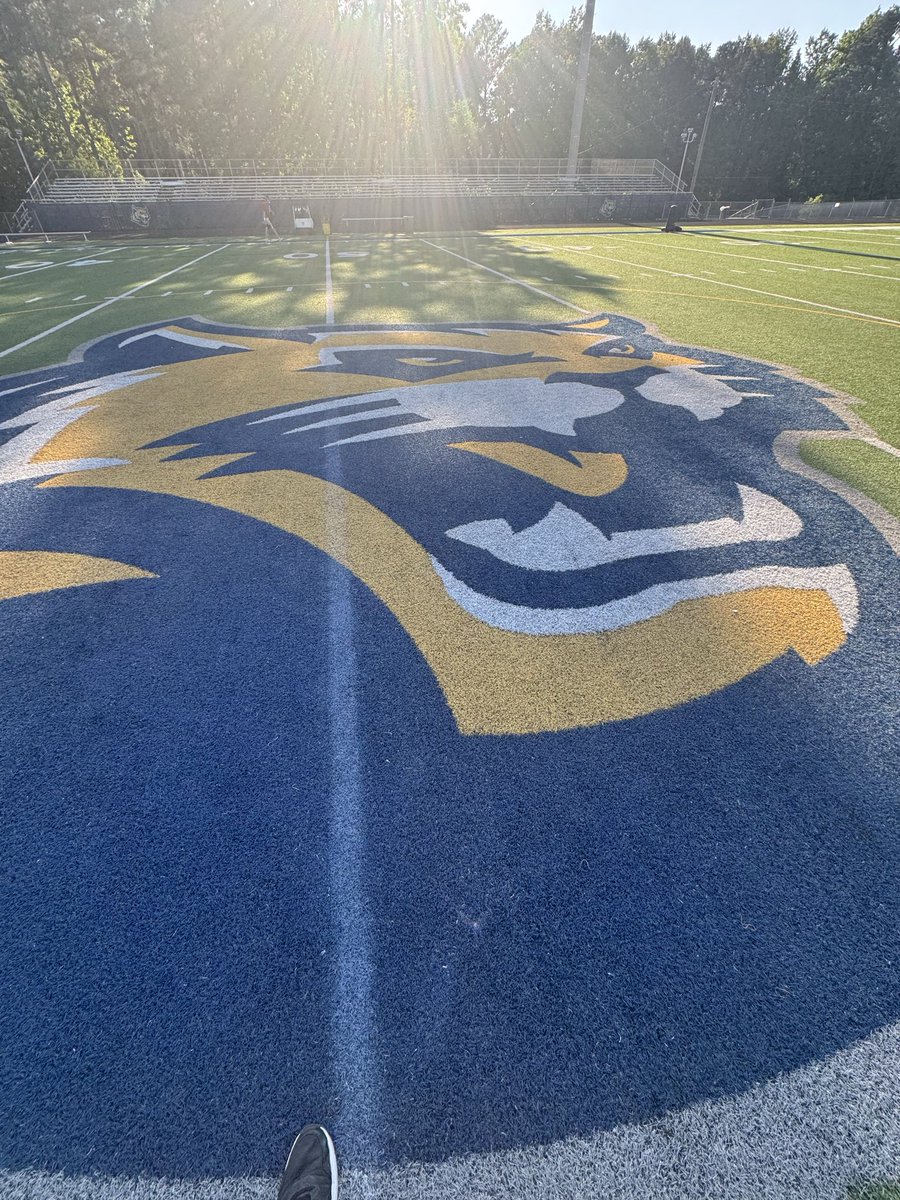 Matt__Franklin1's tweet photo. Last day of pads for spring 2026. Really excited about the progress we have made and the direction we are going in. Lots of work to be done, but we got guys who wanna put the sweat in! Spot the ball! Let’s go https://t.co/zEQCXPuN9J