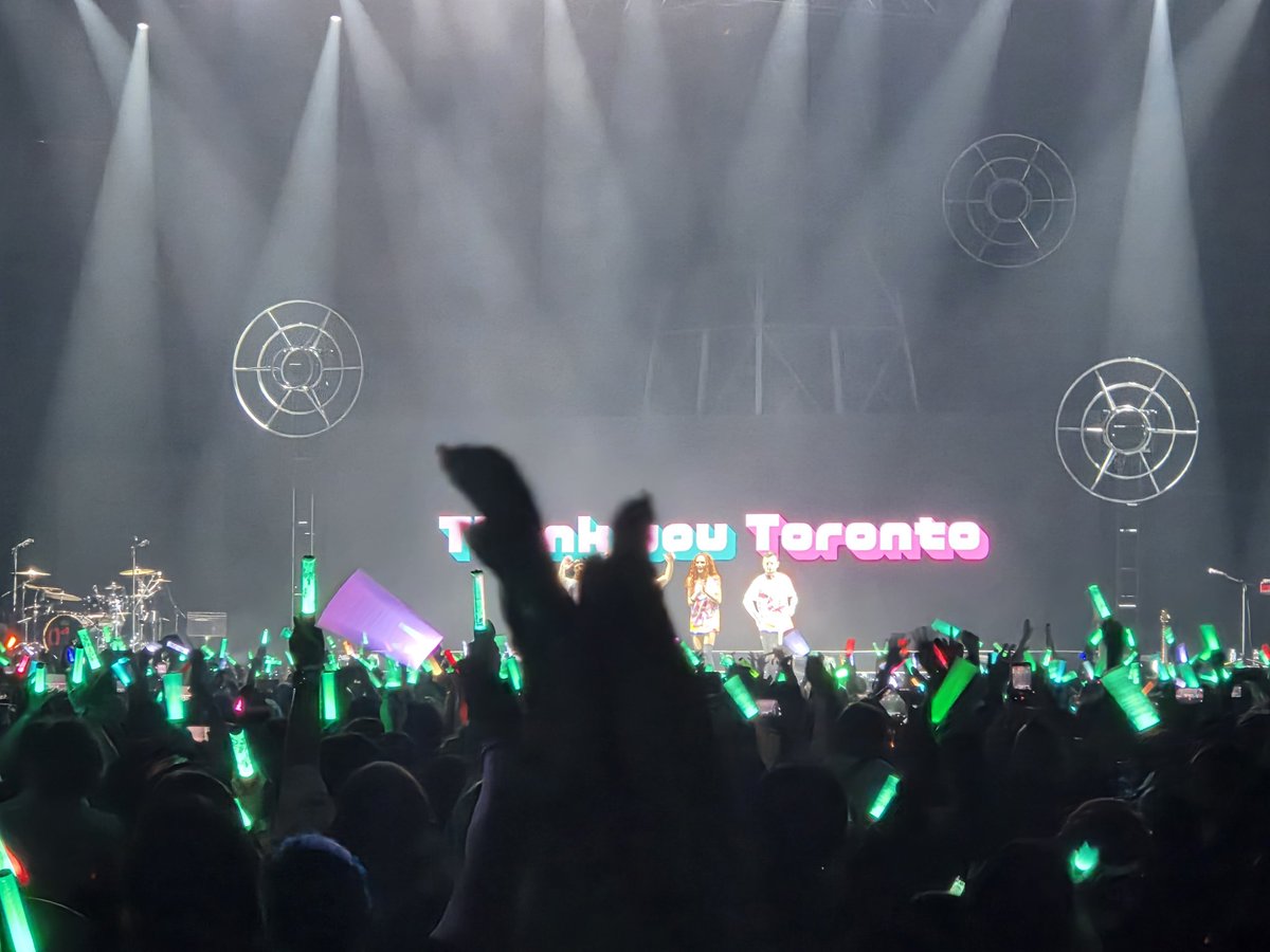 ihnls's tweet photo. @matcha7th THEY THINK WERE TORONTO https://t.co/ihjwnBmUfA