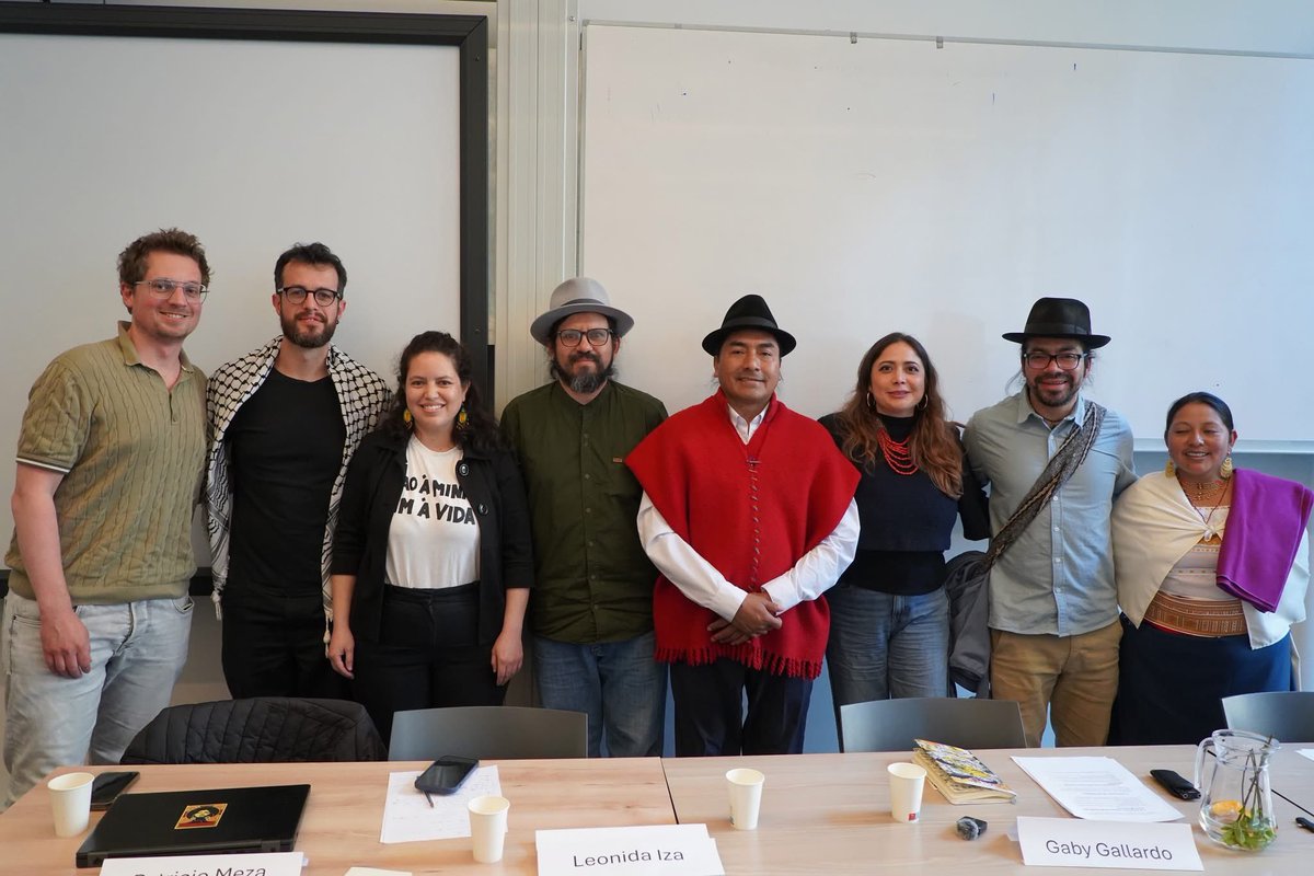 LeonidasIzaEc's tweet photo. Participamos del encuentro desarrollado en @UniUtrecht en los Países Bajos, un espacio de denuncia ante la comunidad internacional sobre la grave situación que atraviesa el Ecuador, marcada por el avance del extractivismo, la militarización de los territorios y la criminalización impulsada por el gobierno de Daniel Noboa contra quienes defendemos el agua, la tierra y la soberanía de las comunidades.

Durante el encuentro se expuso cómo las políticas extractivas continúan afectando a los pueblos indígenas, campesinos y sectores populares, generando conflictos sociales, vulneración de derechos humanos y persecución judicial contra dirigentes y defensores de la naturaleza. Asimismo, se alertó sobre el uso de la fuerza y mecanismos de intimidación para imponer proyectos mineros y extractivos en distintos territorios del país. 

Desde la ECUARUNARI se reiteró el llamado a la solidaridad internacional y a la vigilancia permanente frente a las acciones que buscan silenciar las luchas sociales y debilitar la resistencia de los pueblos indígenas del Ecuador.