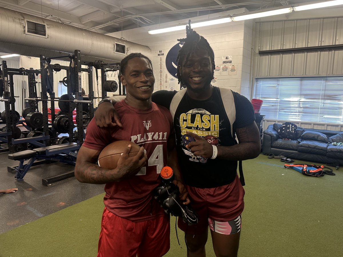 GeneralsFootbal's tweet photo. Great to have former Dinwiddie great Raphael Tucker and Harlan Hill Award winner Curtis Allen working out at the lab today! #NavyNation https://t.co/JV7hR8fHp4
