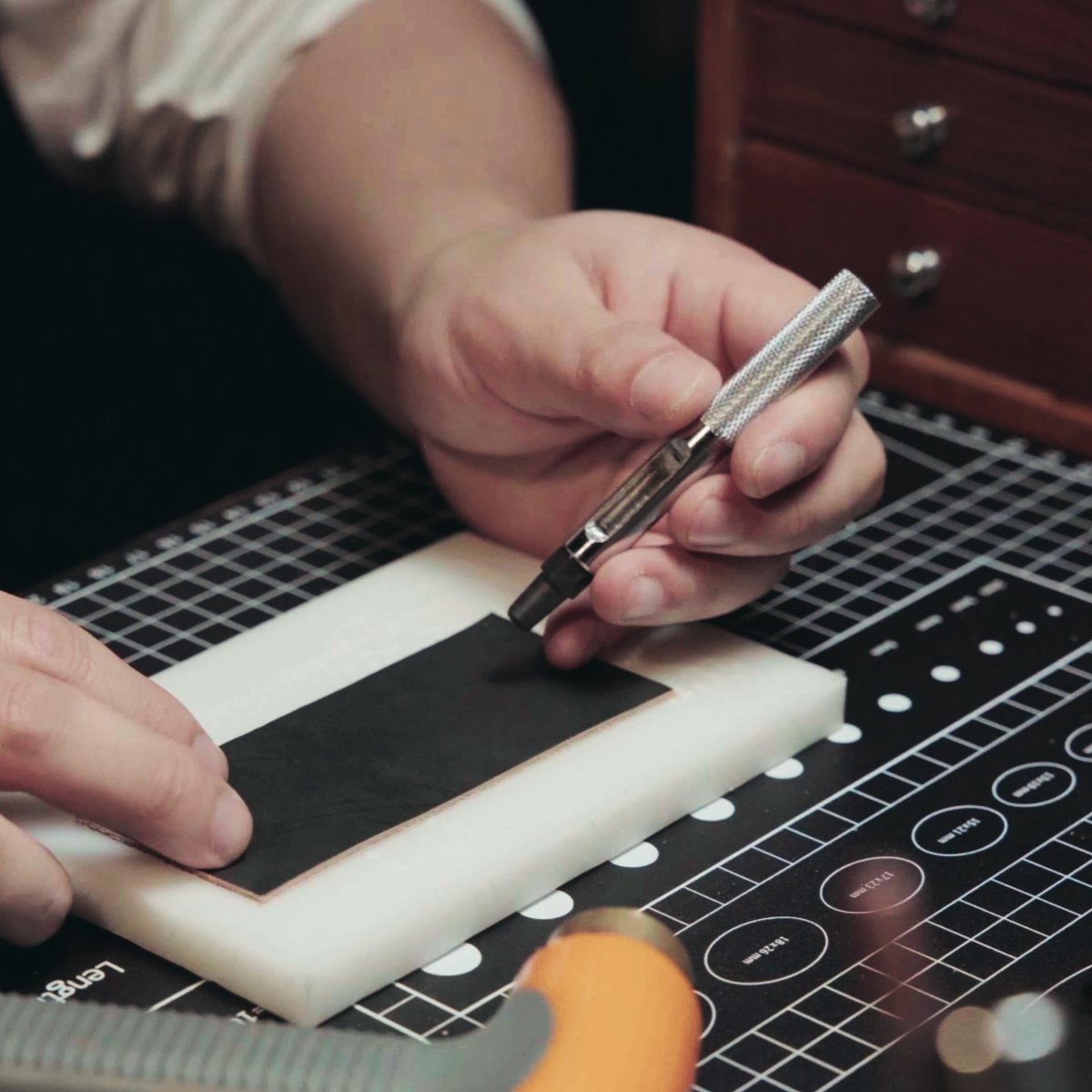 OWDENCRAFT's tweet photo. Master leathercraft with OWDEN's 6-in-1 mini punch set! Perfect for holes, laces, snaps &amp; more. Get yours today! #leathercraft #DIY #OWDENtools

#OWDEN #leathercrafttool #DIYtool #handtool #leatherworks #leathercrafts  #leatherart #leathertool #leathertoolforsale https://t.co/Hs39Bj0s63
