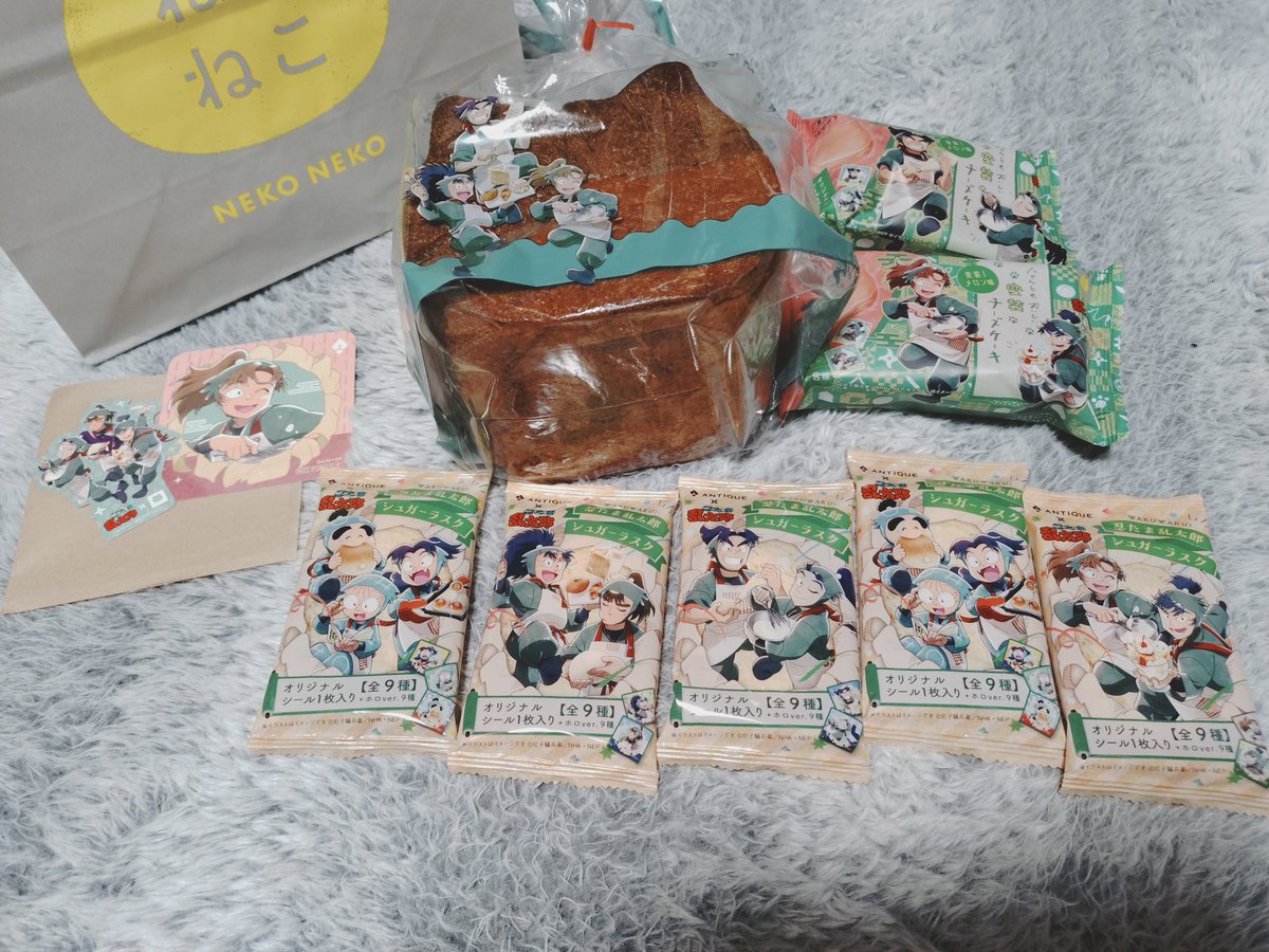 diving07iori's tweet photo. 忍たまとオールハーツ・カンパニーのコラボ(わくわく調理実習の段）の戦利品！
帰ってから気づいたんだけど、ねこねこ食パンのステッカーって第1弾、第2弾配布なんだが！？
店舗の人に聞いたらランダムって言われたんだけど…不運ですか？
伊作推しの私にとっては哀しい… https://t.co/fjFUorccZS