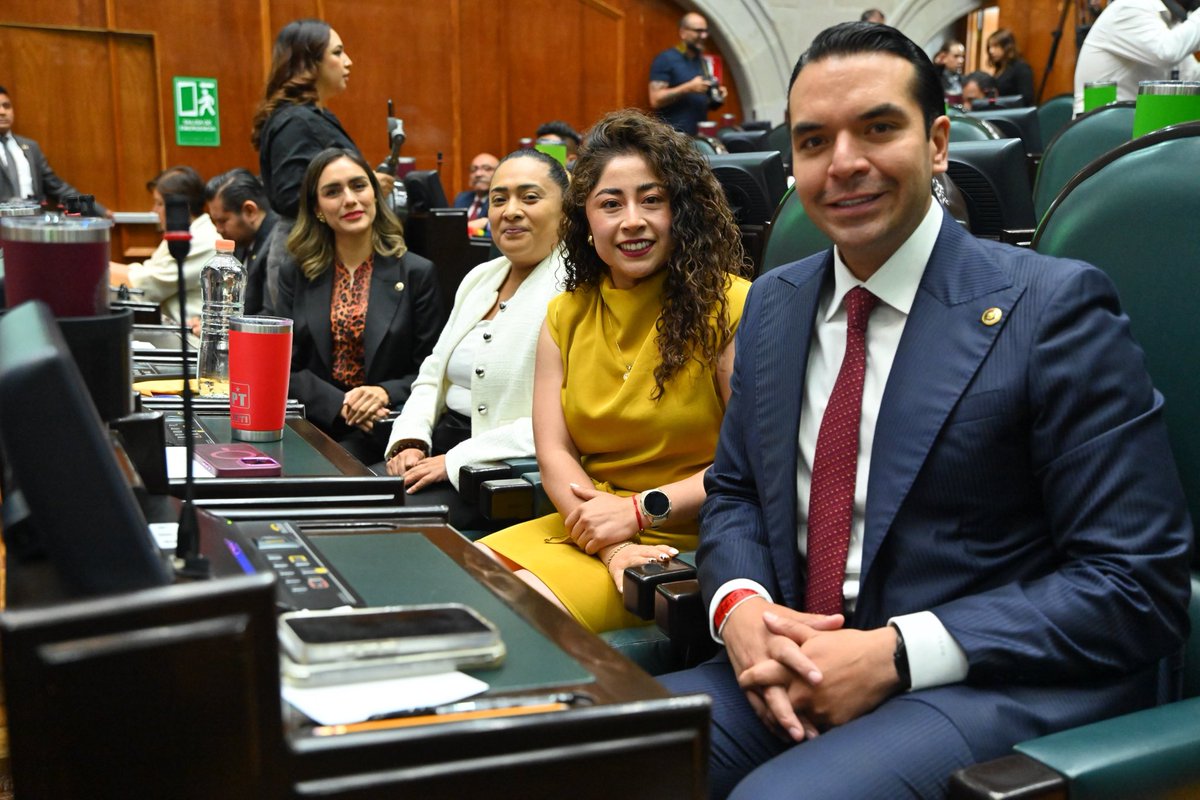 kalidmohamedb's tweet photo. Asistimos a la reunión de trabajo encabezada por nuestra querida Gobernadora, la Mtra. Delfina Gómez Álvarez, en compañía del Mtro. Horacio Duarte Olivares, Secretario General de Gobierno del Estado de México; nuestro Presidente de la JUCOPO, el Diputado Paco Vázquez Rodríguez; y de nuestra Presidenta de la Mesa Directiva de la LXII Legislatura del Estado de México, la Diputada Marta Azucena Camacho Reynoso, así como de las y los integrantes del Gabinete Estatal.

Seguimos cerrando filas para fortalecer la Cuarta Transformación y continuar construyendo un Estado de México con más bienestar y justicia social para todas y todos, especialmente para las familias de Lerma y de nuestro #IVdistrito.

#LermaMereceMás #KalidEsLerma #MiCompromisoEsContigo #Morena #CuartoDistrito #DiputadoLocal #TrabajoEnTerritorio #IVdistrito