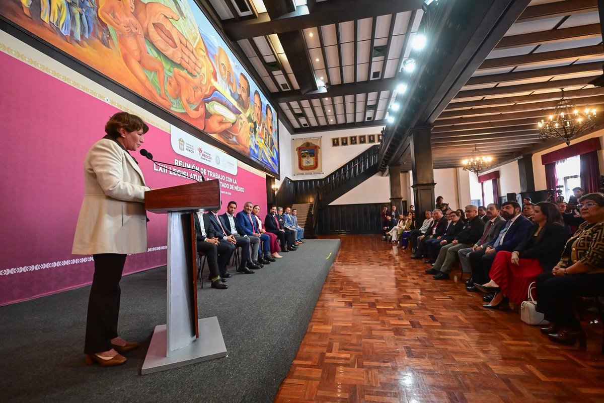 kalidmohamedb's tweet photo. Asistimos a la reunión de trabajo encabezada por nuestra querida Gobernadora, la Mtra. Delfina Gómez Álvarez, en compañía del Mtro. Horacio Duarte Olivares, Secretario General de Gobierno del Estado de México; nuestro Presidente de la JUCOPO, el Diputado Paco Vázquez Rodríguez; y de nuestra Presidenta de la Mesa Directiva de la LXII Legislatura del Estado de México, la Diputada Marta Azucena Camacho Reynoso, así como de las y los integrantes del Gabinete Estatal.

Seguimos cerrando filas para fortalecer la Cuarta Transformación y continuar construyendo un Estado de México con más bienestar y justicia social para todas y todos, especialmente para las familias de Lerma y de nuestro #IVdistrito.

#LermaMereceMás #KalidEsLerma #MiCompromisoEsContigo #Morena #CuartoDistrito #DiputadoLocal #TrabajoEnTerritorio #IVdistrito