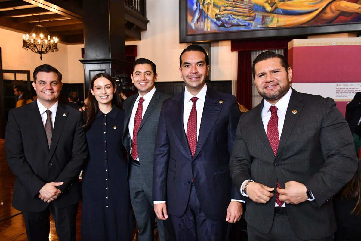 kalidmohamedb's tweet photo. Asistimos a la reunión de trabajo encabezada por nuestra querida Gobernadora, la Mtra. Delfina Gómez Álvarez, en compañía del Mtro. Horacio Duarte Olivares, Secretario General de Gobierno del Estado de México; nuestro Presidente de la JUCOPO, el Diputado Paco Vázquez Rodríguez; y de nuestra Presidenta de la Mesa Directiva de la LXII Legislatura del Estado de México, la Diputada Marta Azucena Camacho Reynoso, así como de las y los integrantes del Gabinete Estatal.

Seguimos cerrando filas para fortalecer la Cuarta Transformación y continuar construyendo un Estado de México con más bienestar y justicia social para todas y todos, especialmente para las familias de Lerma y de nuestro #IVdistrito.

#LermaMereceMás #KalidEsLerma #MiCompromisoEsContigo #Morena #CuartoDistrito #DiputadoLocal #TrabajoEnTerritorio #IVdistrito
