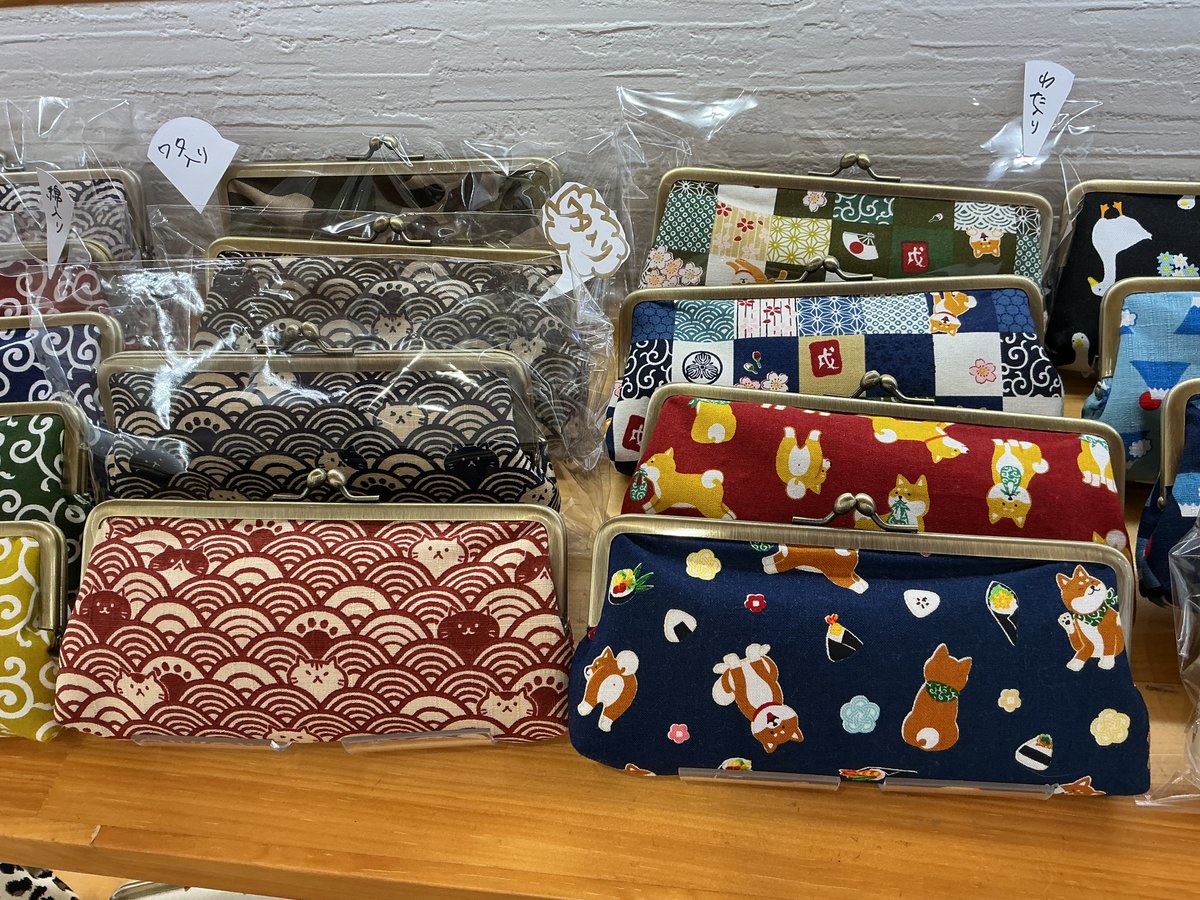 新商品の紹介です👛 中綿入れのマルチケースがま口です♪ メガネケース