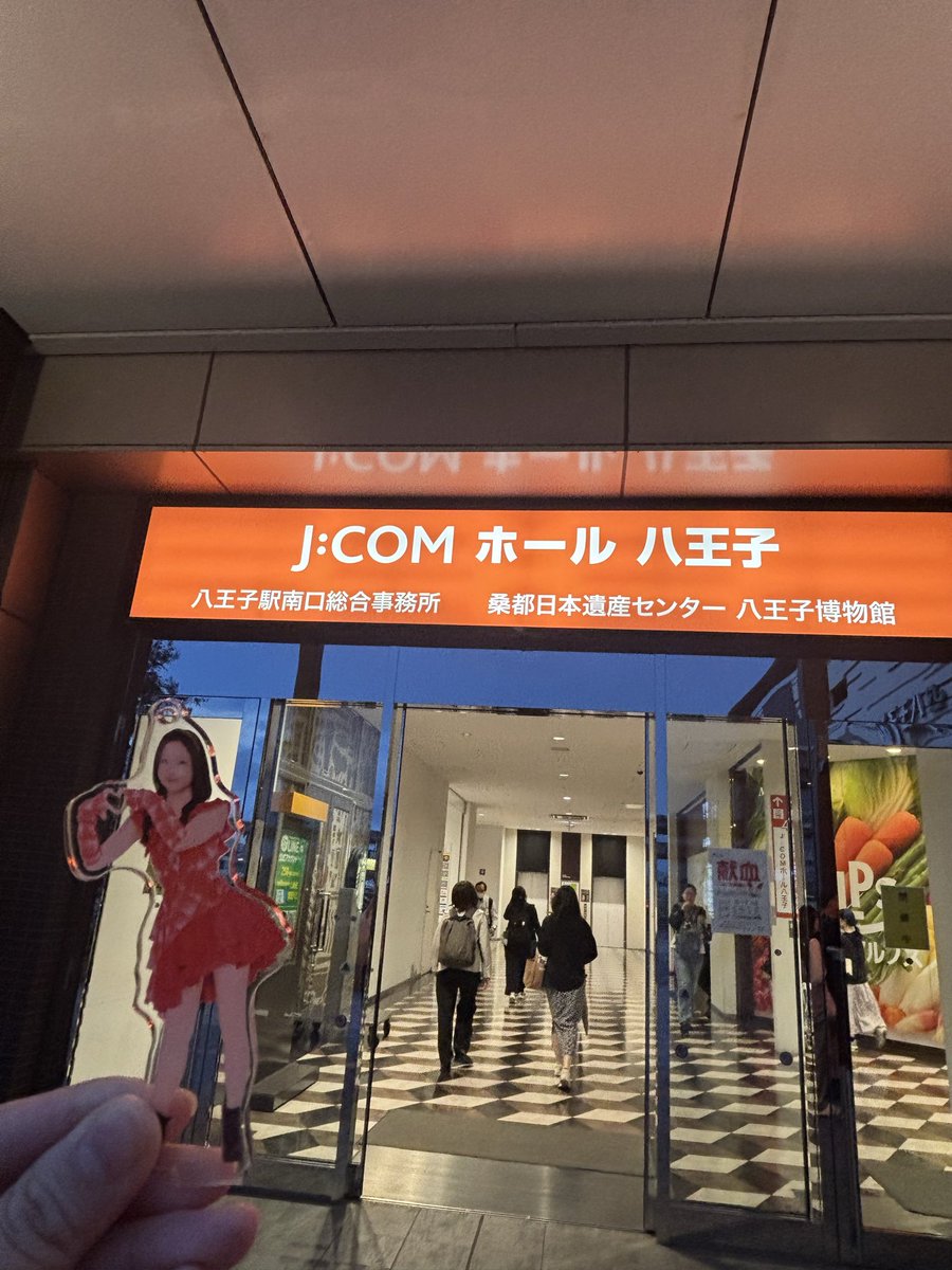 mel0ti's tweet photo. あーたん🍎🍎
他メンの飛ばしパートすぐカバーしようとしてて頼もしかった、初っ端からロックオン貰って激アツホールコンだった、、
やっぱライブハウスもいいけど、ホールって座れて最高 https://t.co/x93czM5Xy3