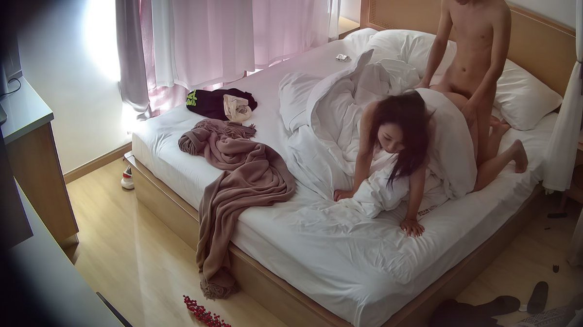 极品身材美女学妹穿着上衣无男友激情啪啪，先操一会再舔逼，舔完接着操，一晚上连续激战两炮内射骚逼！ https://t.co/RanlQyf7Fp