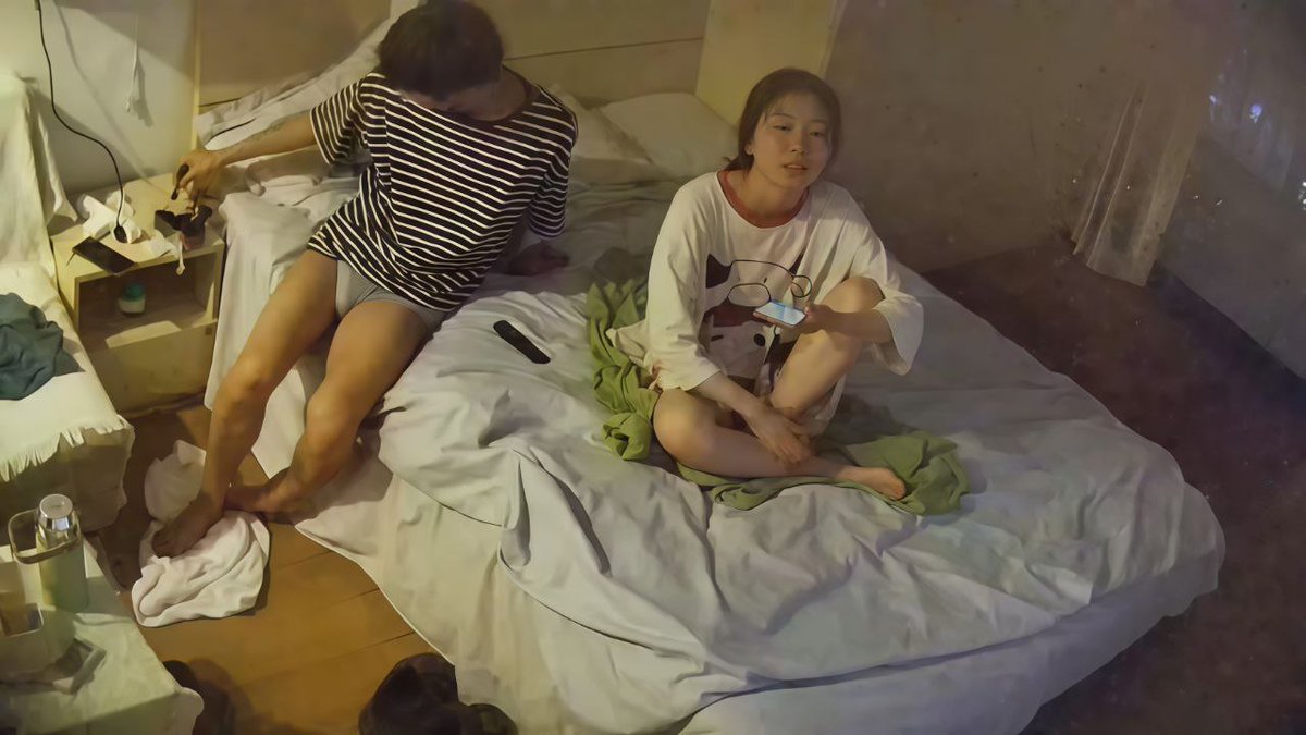 清纯大学妹子与刚交的男友开房约炮 学妹有点害羞不让脱光光 把男友急的衣服都不脱了掏出硬鸡吧就强插淫穴 一样把骚学妹操的啊啊叫 骑乘上位露出极品蜜桃臀 https://t.co/jCFvVRe8Cz