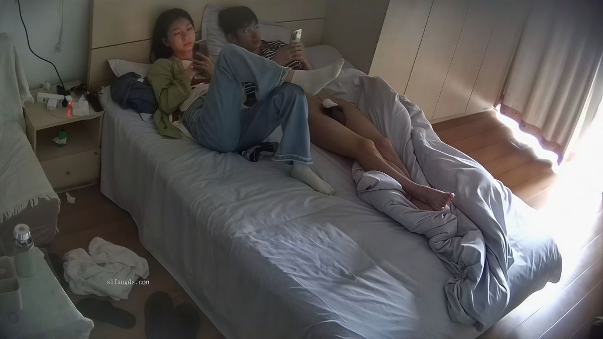 清纯大学妹子与刚交的男友开房约炮 学妹有点害羞不让脱光光 把男友急的衣服都不脱了掏出硬鸡吧就强插淫穴 一样把骚学妹操的啊啊叫 骑乘上位露出极品蜜桃臀 https://t.co/jCFvVRe8Cz