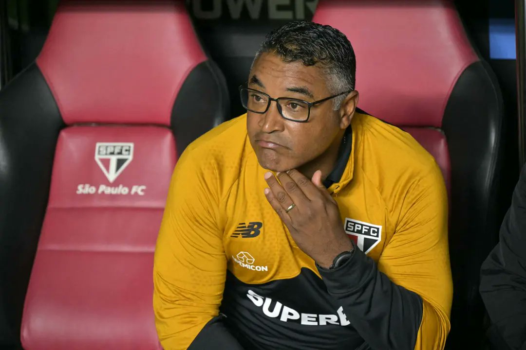 liberta___depre's tweet photo. Para encerrar o vínculo com o Roger Machado, que tinha contrato válido até 31 de dezembro de 2026, o São Paulo terá que pagar R$ 2,1 milhões, valor da multa contratual do treinador. 

Via: @r7esportes / @jorgenicola 

📷Nelson Almeida / AFP https://t.co/PGjSlMZgHe
