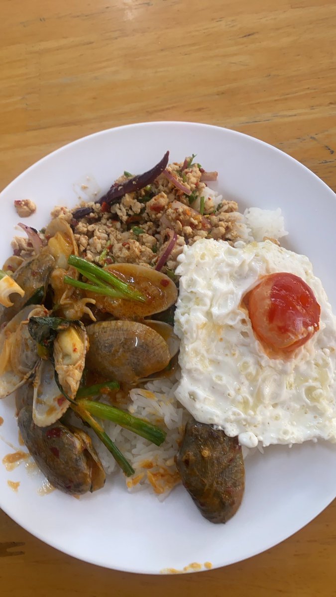 แค่คนธรรมดาที่ตามใจตัวเอง tweet media