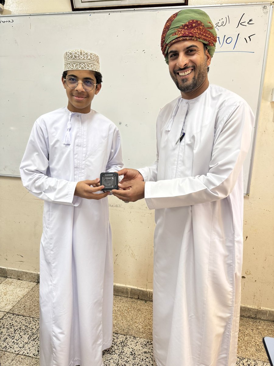 AlbasherScho16's tweet photo. تكريم طلبة مشرفي الغياب اليومي لجميع فصول المدرسة، تقديرًا لجهودهم والتزامهم في متابعة الحضور والانضباط المدرسي، وذلك بإشراف الأستاذ أشرف التوبي 🌟📋 https://t.co/uS8bGuRbzf