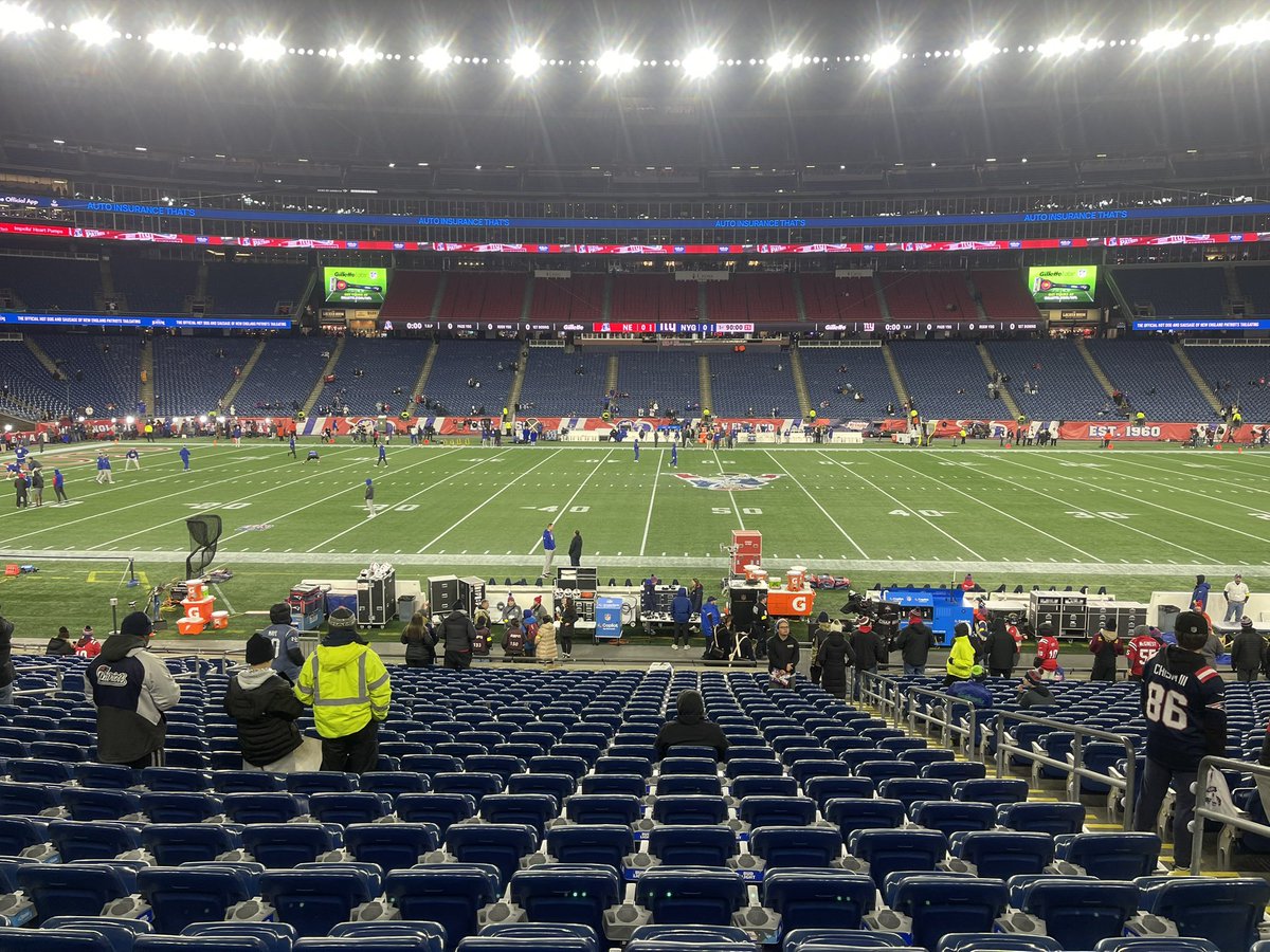 07Nizmo's tweet photo. @bugginrdz @TitleTalkTCL @ben_desouza I was there that game too bro! Defense came to play https://t.co/TOgNJB9PyM