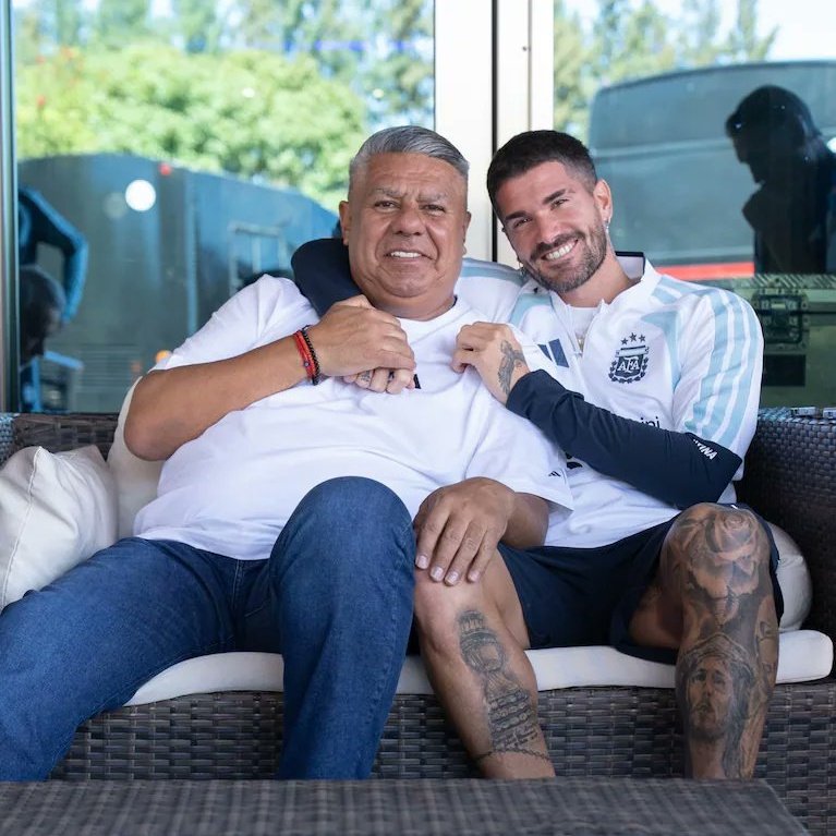 LeandroAdonio's tweet photo. Es momento de que Rodrigo De Paul se desligue definitivamente de Chiqui Tapia y de toda la conducción vergonzosa de la #AFA.

👉 Más si en algún momento tiene el deseo de volver a #Racing, el club que lo forjó como persona y que le permitió cumplir su sueño de ser futbolista. https://t.co/61LkCfnJr1