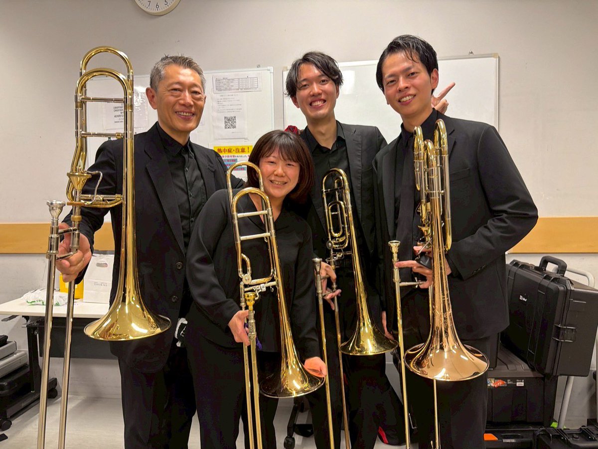 paSW4HqFGKnLTtL's tweet photo. 昨日のチューバマフィアズ！コンサート。圧巻の演奏でした。凄いなー，ステージ上で感動しっぱなし。バンドのメンバーも素晴らしかったー。若い演奏家たちと一緒に演奏できるとエネルギーを貰えます！！おお盛り上がりのコンサートに参加できて幸せでした。
#チューバマフィアズ
#吹奏楽
#サクラホール https://t.co/Z6G4YxDZnX