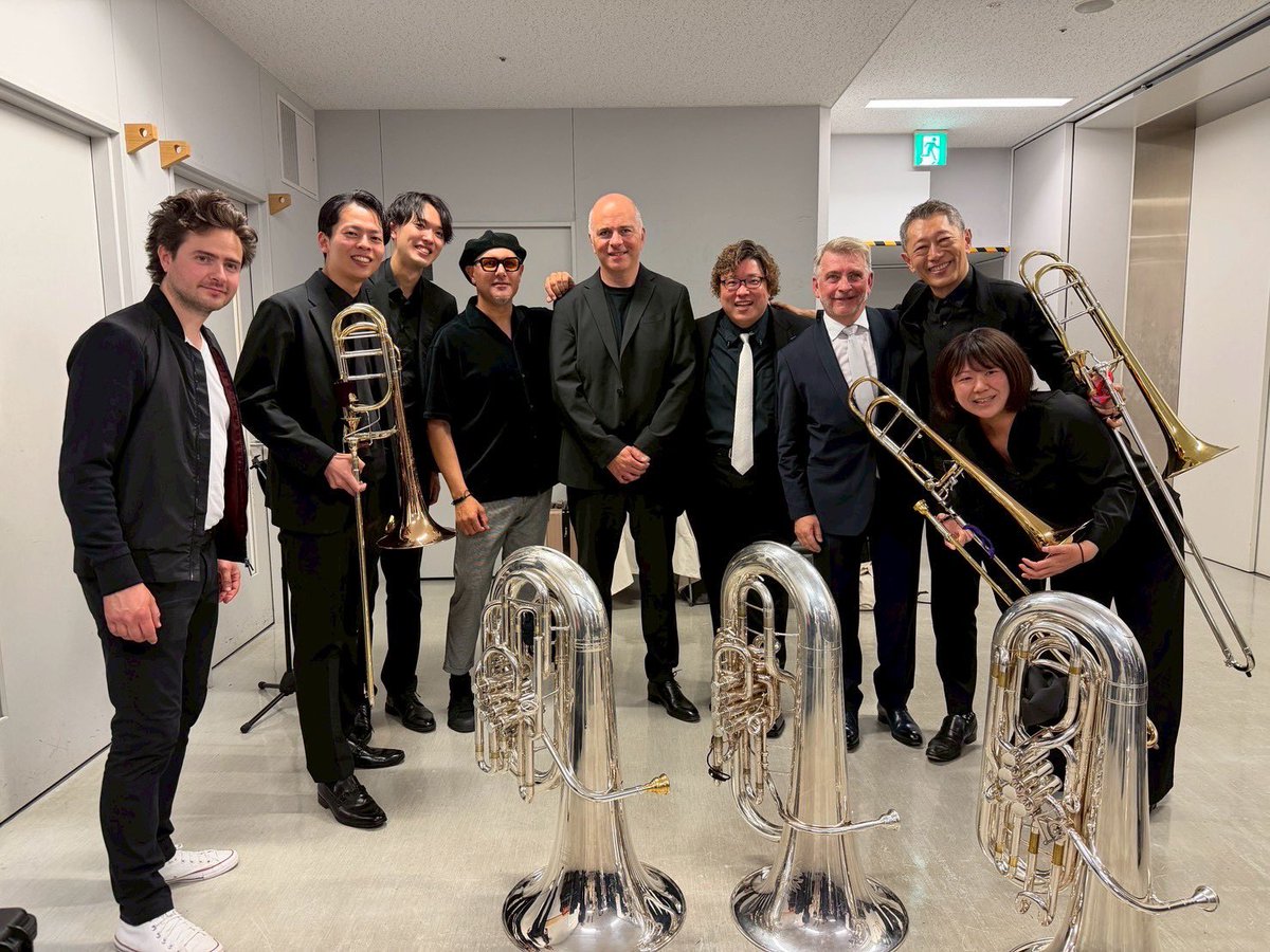 paSW4HqFGKnLTtL's tweet photo. 昨日のチューバマフィアズ！コンサート。圧巻の演奏でした。凄いなー，ステージ上で感動しっぱなし。バンドのメンバーも素晴らしかったー。若い演奏家たちと一緒に演奏できるとエネルギーを貰えます！！おお盛り上がりのコンサートに参加できて幸せでした。
#チューバマフィアズ
#吹奏楽
#サクラホール https://t.co/Z6G4YxDZnX