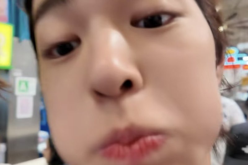 디.. tweet media