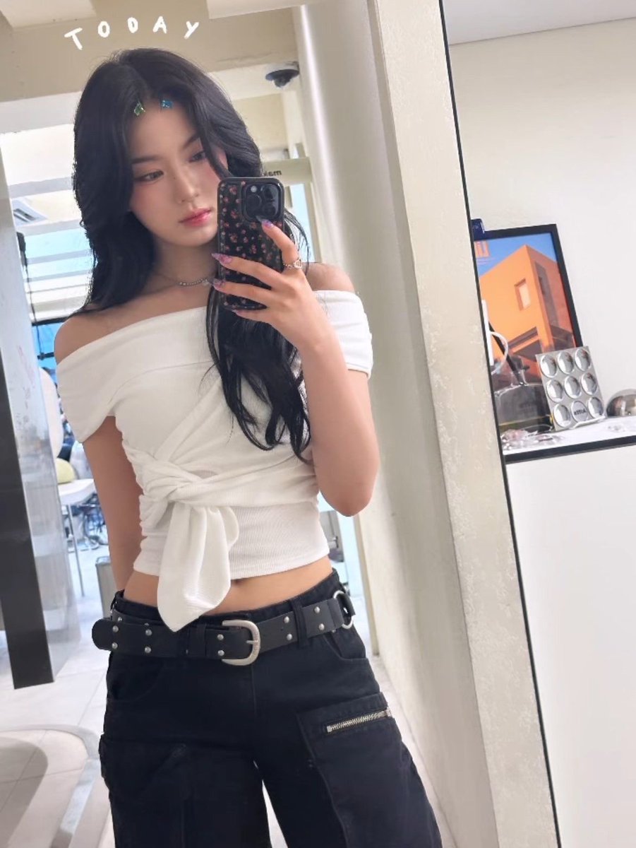 MADEMOSYIEL's tweet photo. Getting ready for today, it’s day 3 but still excited to strolling around the town! https://t.co/3EktRdCnOd