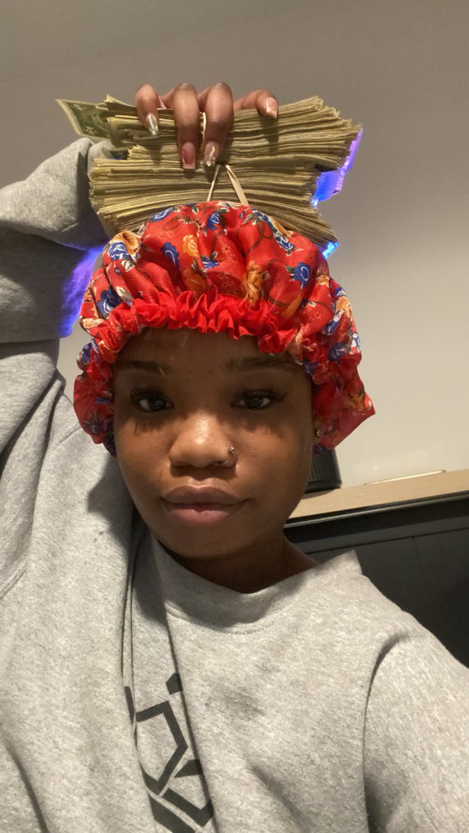 xokenne's tweet photo. 🤡😭 https://t.co/iiGyIWo98b