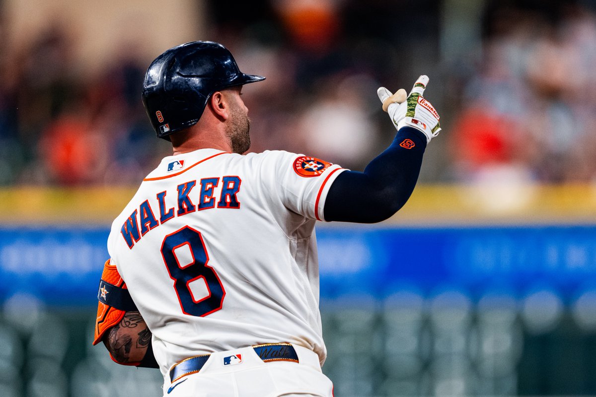 astros's tweet photo. Walker delivers.

#ChaseTheFight https://t.co/6x0bKAQkkv