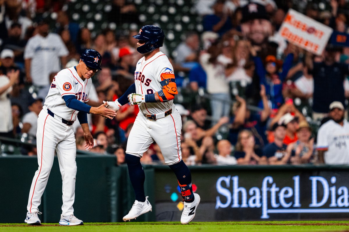 astros's tweet photo. Walker delivers.

#ChaseTheFight https://t.co/6x0bKAQkkv