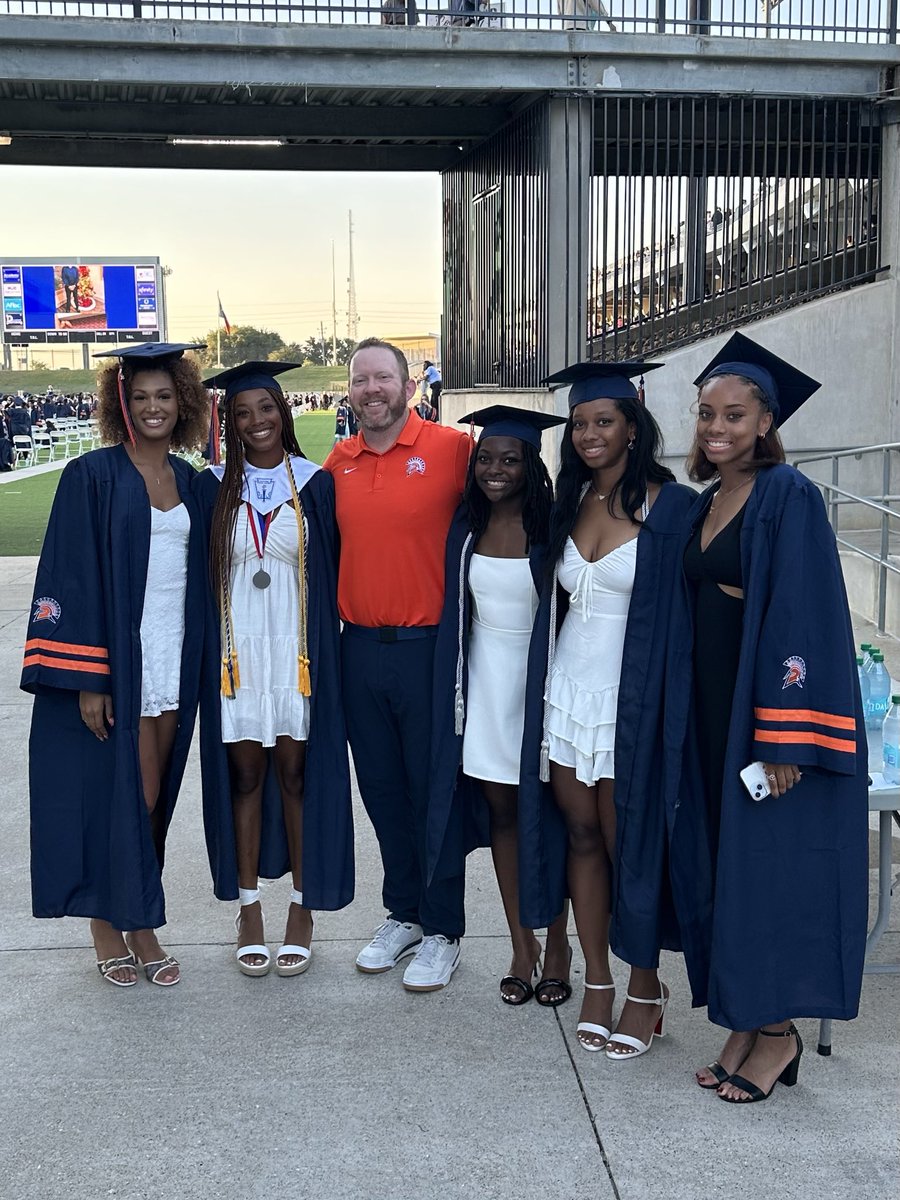 7LakesGBB's tweet photo. Proud of these young ladies and all that they have accomplished in their time at Seven Lakes!  We appreciate all that y’all have done to help shape the basketball program. Congratulations and enjoy this time of celebration. Looking forward to seeing all the great things your future holds!