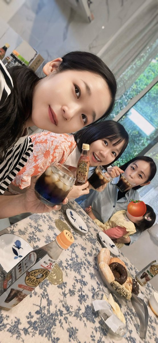 yozzeko's tweet photo. 先日実は密かに女子会٩(๑❛ᴗ❛๑)۶
さとみたん、とまとちゃん、もえりすちゃんが遊びに来てくれた🏠
毎日小学校でヒヤヒヤな生活💦
実は常に筋肉痛だったわたくしw
久々に女子と穏やかにアフタヌーンティー🫖

ずぼら主婦のおもてなしアフタヌーンw

さぁ土曜日トッパーお昼ライブ❣️
あ、オープンは12:30〜です✨✨

⭐️5/16@御茶ノ水パルトネール🌞昼
🎫配信
https://t.co/E1Gn8gWXxd

出演13:00〜

⭐️5/31@御茶ノ水パルトネール🌉夜
🎫配信
https://t.co/c5bQscGFLK

出演19:05〜

⭐️6/28@御茶ノ水パルトネール🌉夜
🎫配信urlお待ちください

⭐️7/4@二子玉川音実劇場🌃夜
🎫配信urlお待ちください

⭐️8/30@御茶ノ水パルトネール🌞昼
🎫配信urlお待ちください