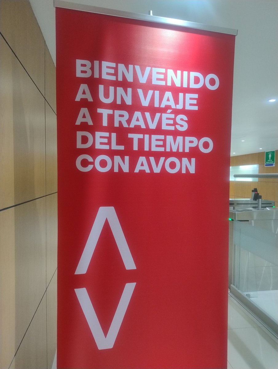 LOmRecomendable's tweet photo. Esta noche, Avon presenta una nueva era. La marca se transforma y presenta su nueva imagen, su nueva embajadora, Tania Rincón y su nueva colección "iconic collection".✨✨ @AvonMexico #AvonNuevaDesdeSiempre https://t.co/TDq7wHgf6p