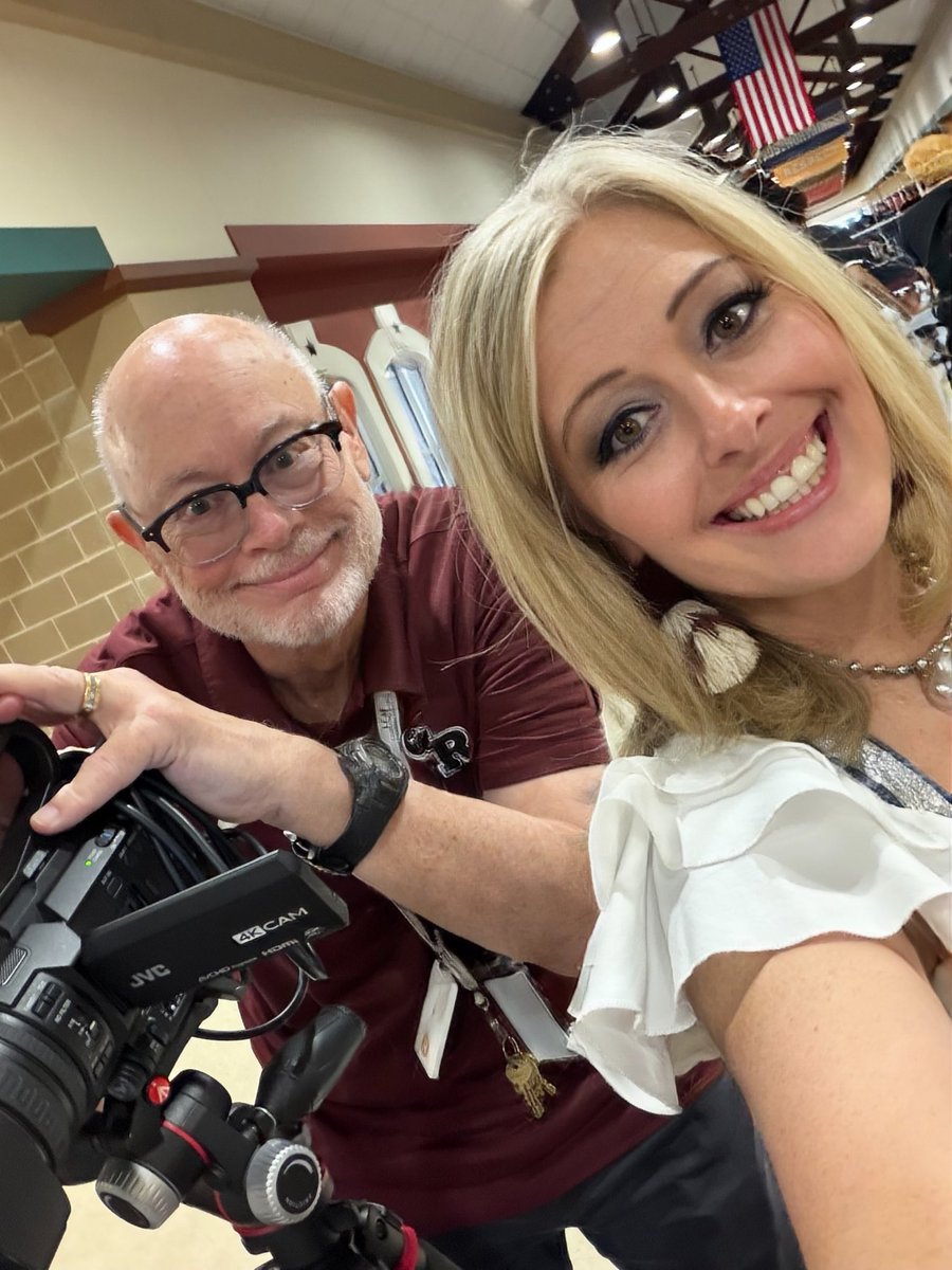 pinkpatterson's tweet photo. This thoughtful guy @mrtgrhs had me all in my feels first thing this morning as we were amping up for the @WeAreGRHS Senior Walk with this photo! #WeAreGR #HesTheVoiceOfGR @GRHSIRadio 🥰🥹 https://t.co/vWAftATikV