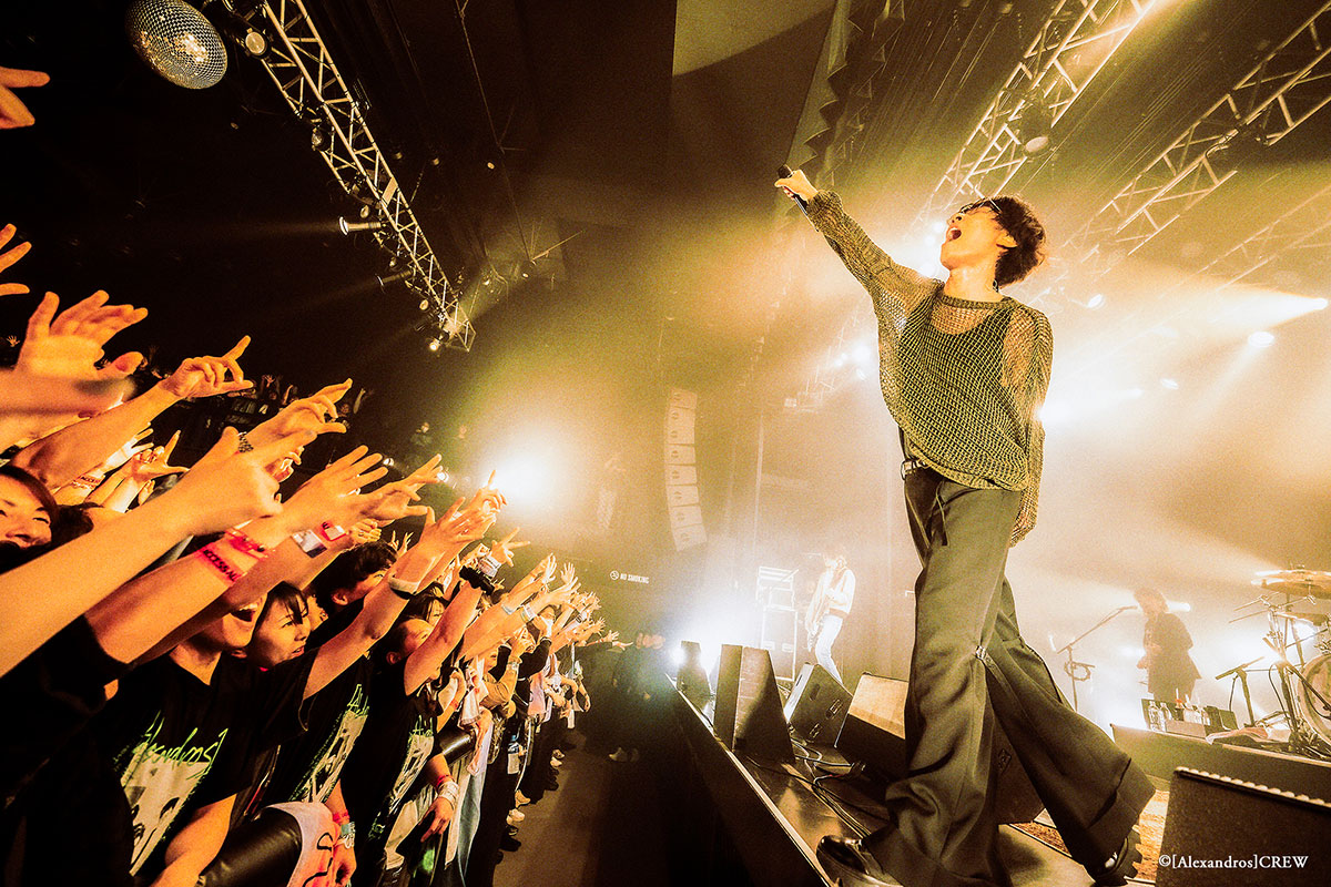 ［Alexandros］CREW Official tweet media