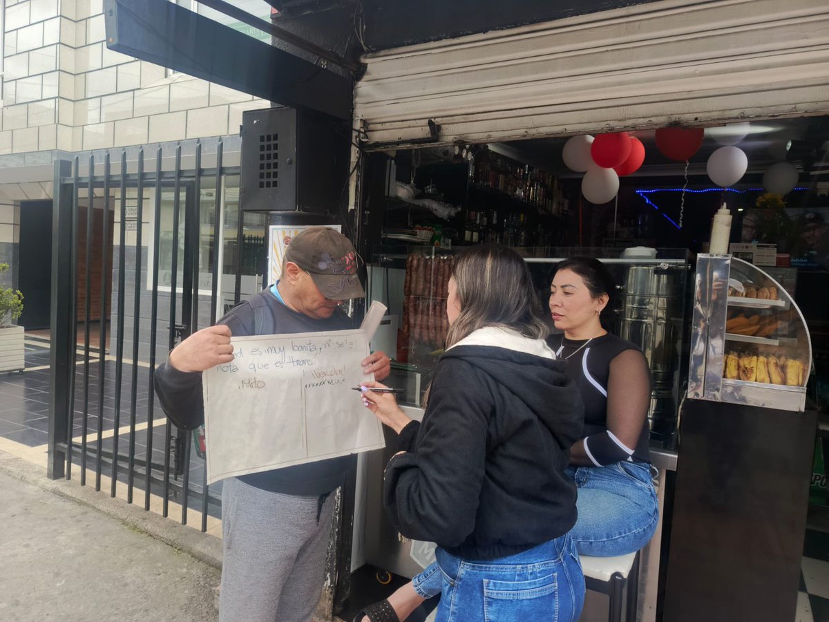 SubLGBTI's tweet photo. 🏳️‍🌈✨ Acompañamos el recorrido territorial organizado por la UTA Local de Fontibón, enfocado en la prevención de violencias y el acoso callejero.

Estos espacios fortalecen las redes de cuidado, la apropiación del territorio y la construcción de entornos más seguros, libres de miedo y discriminación para todas las personas. #SePuedeSer 🏳️‍⚧️🏳️‍🌈
