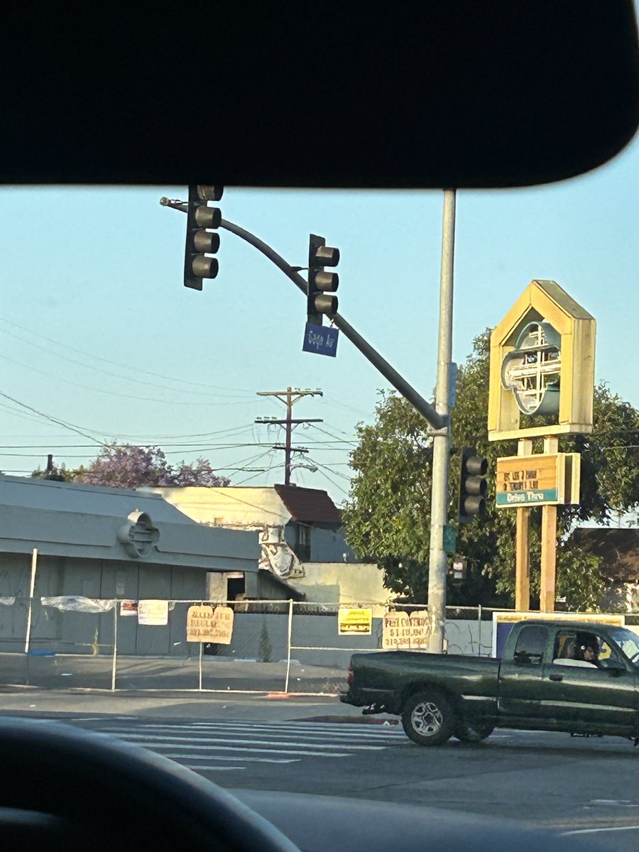 BenTindo's tweet photo. When they churches like this get tf out https://t.co/dXenMn04Fk