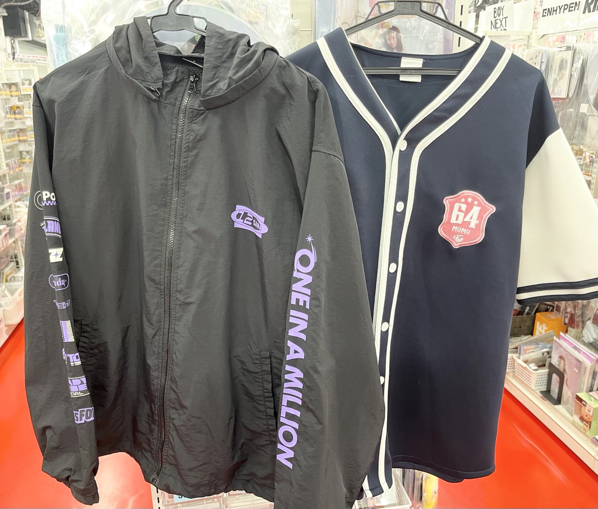 TWICE #트와이스 🩷モモ サナ💜 ユニフォーム・ウィンドブレーカー入荷