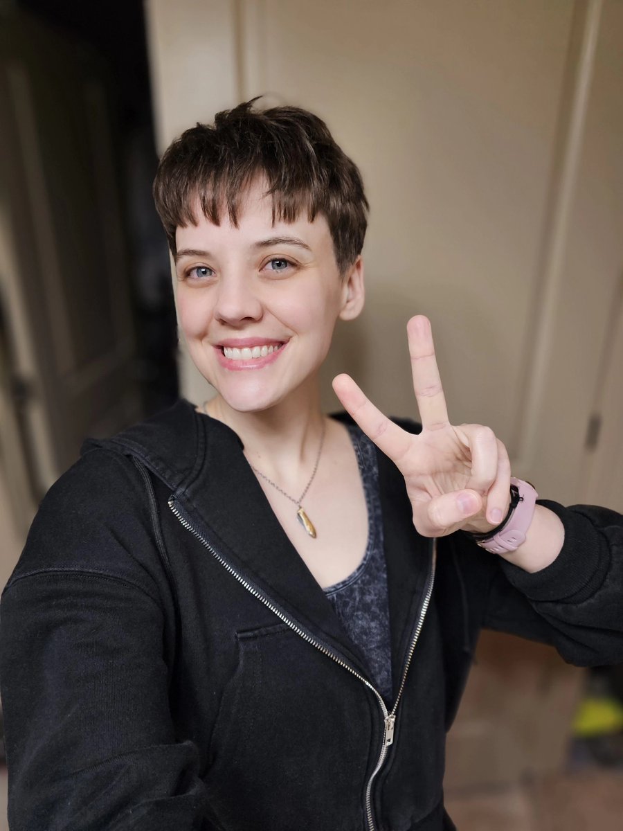 FitzJubi's tweet photo. Got a haircut that my mommy would hate but I love it 😌 ((pls ignore the eye redness and eye bags 🥴 epilepsy has been kicking my ass lately)) https://t.co/XEKHuqtYAP