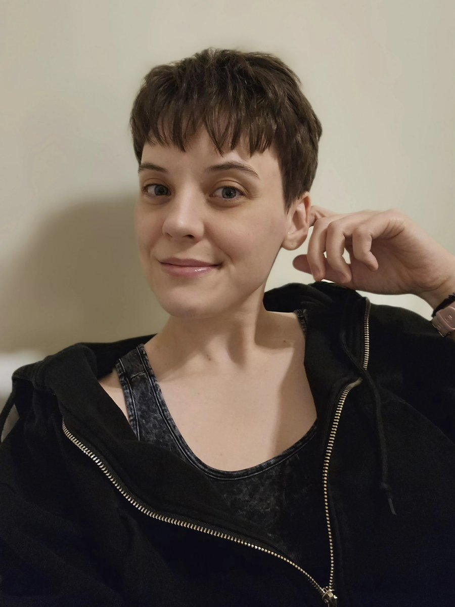 FitzJubi's tweet photo. Got a haircut that my mommy would hate but I love it 😌 ((pls ignore the eye redness and eye bags 🥴 epilepsy has been kicking my ass lately)) https://t.co/XEKHuqtYAP
