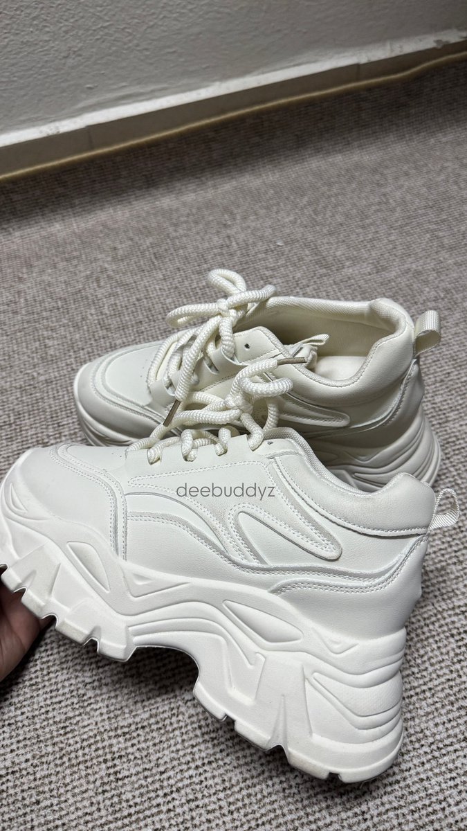 deebuddyz's tweet photo. Platform Shoes Rental

🤍 WHITE 
Rental: RM20
Height: 8cm
Size: 38 (27cm)

🖤 BLACK 
Rental: RM25
Height: 15cm
Size: Fits 38/39 (27cm)

📍 Pickup: Zepp
📍 Return: LRT KL Sentral (any date after concert)

DM to book 💌

#BUS_THEFIRSTLIGHT
#BUS_The1stAsiaFanconTour #BUSinKL https://t.co/hHSygo8xTh